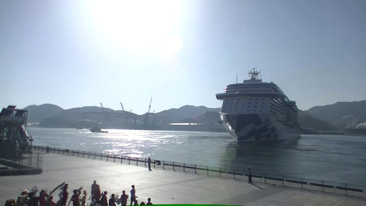 MAJESTIC PRINCESS　メロディホーン二発、長音三声一発大回転出港　2018 3 28