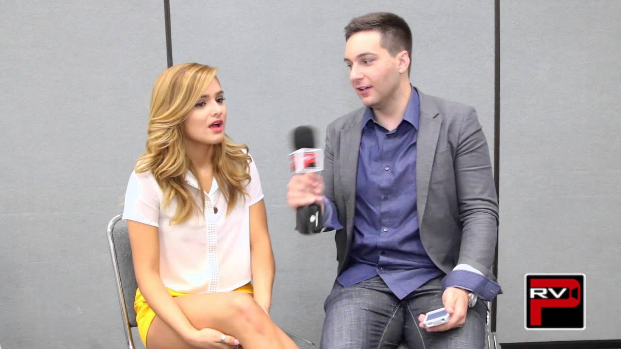Chachi Gonzales Imitates Emojis & Gives Fashion Advice! #AskChachi VidCon Interview Pt. 1
