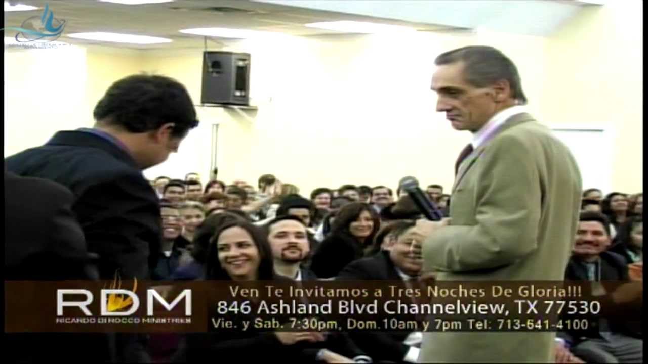 Pastor Geovanny Ramirez recibe el manto del Apostol Ricardo Di Rocco