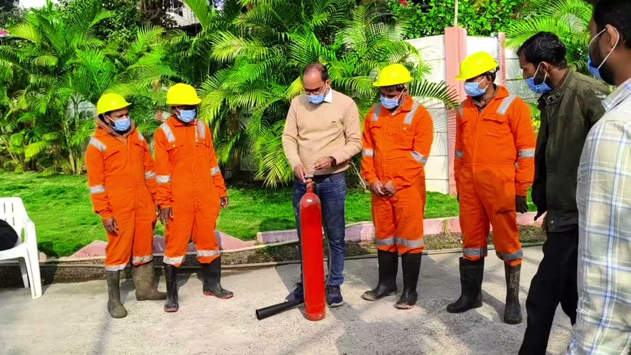 Nagar Nigam Bhopal ViP Road Ke Pass5 MLD haiविजिट निगम के द्वारा फायर एक्सटिंगिवशर का प्रयोग करतेहैं