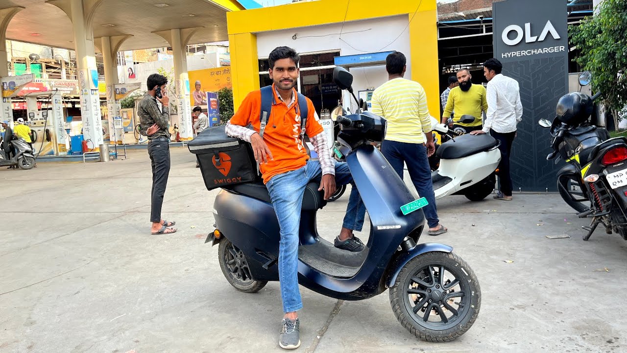 पहले ही Electric scooter से परेशान हो गया 🥺 swiggy food delivery boy
