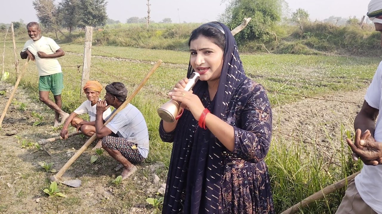 मजदूर परिवार की लड़की ने सभी मजदूर भाइयों को सुनाया लता जी का पुराना गाना ।Old Song |Siraj Ashu |