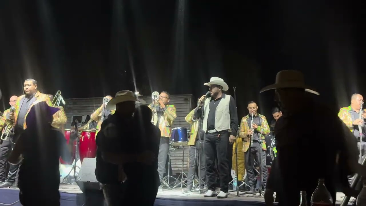 Gonzalo Eguino Ft Banda Los Fresnillos Popurrí De Cumbias En Vivo Desde El Salitre Jalisco.