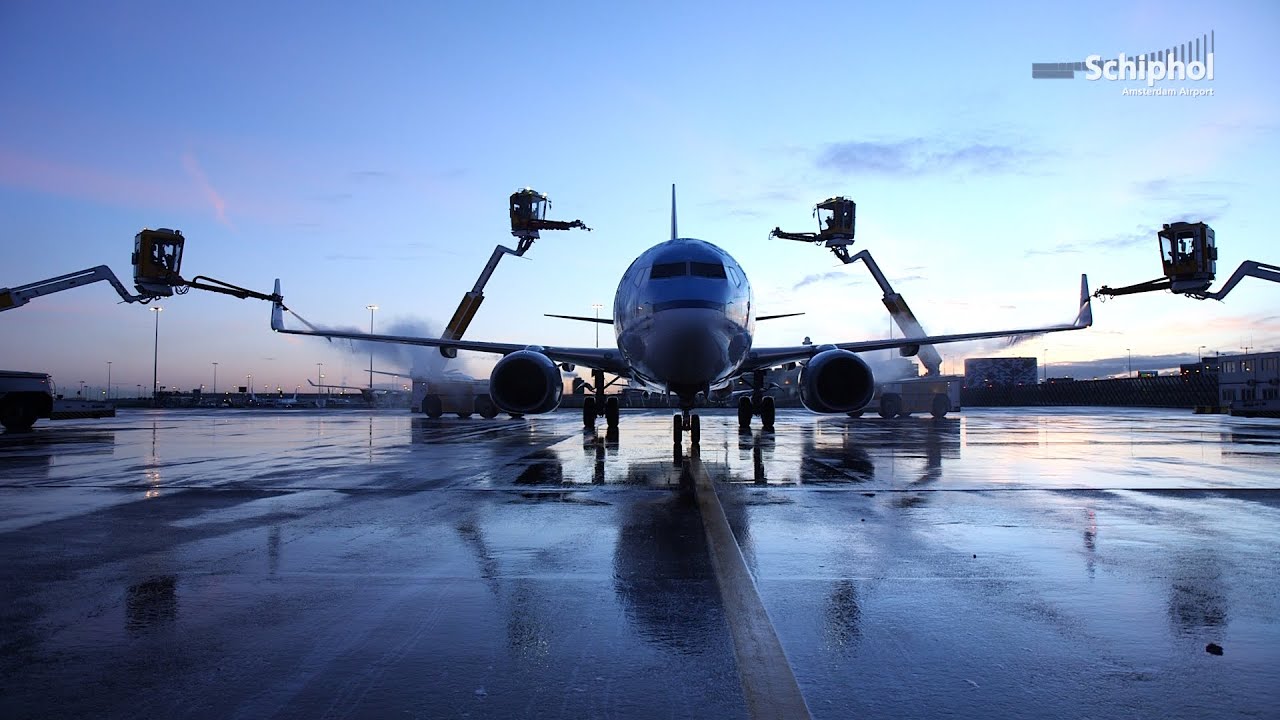 De-icing: how aircraft are kept free of ice