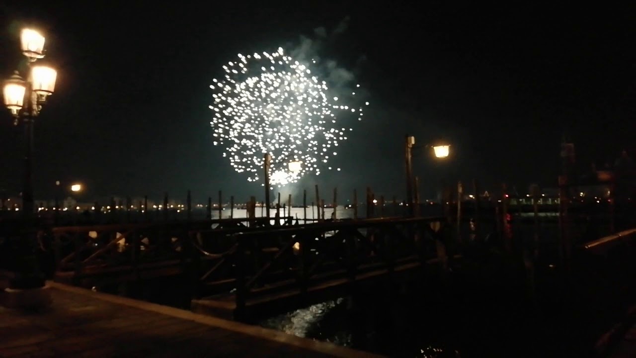 Buon 2020 a Venezia fuochi d'artificio