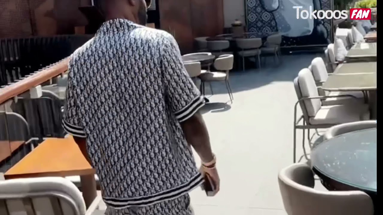 FALLY IPUPA À DUBAI CHEZ NUSRET BOIT UN CAFÉ EN OR