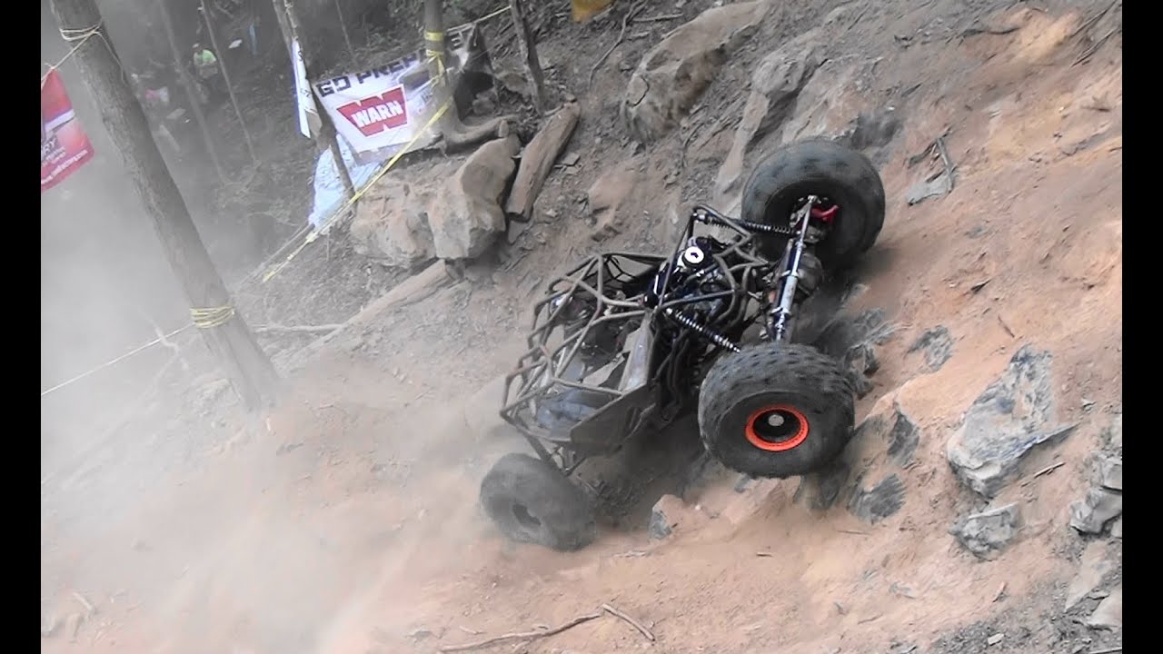 Wes Kean crosses the unclimbeable AOP $25,000 bouny hill in the Ratrod buggy