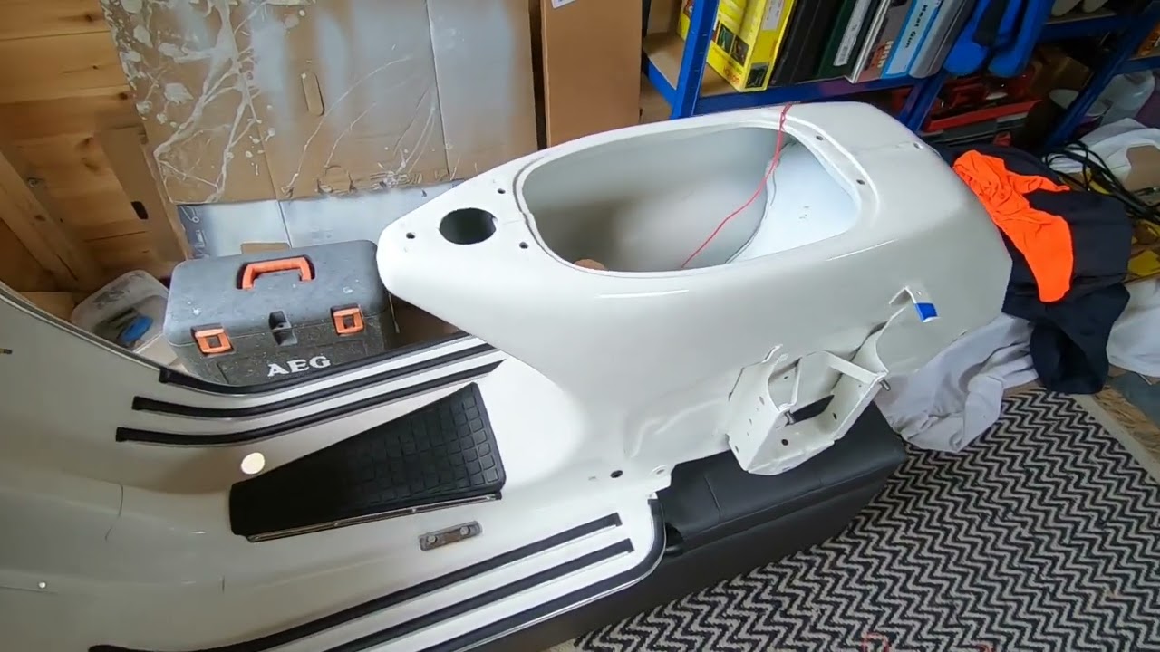 Vespa P200E restoration Part 6