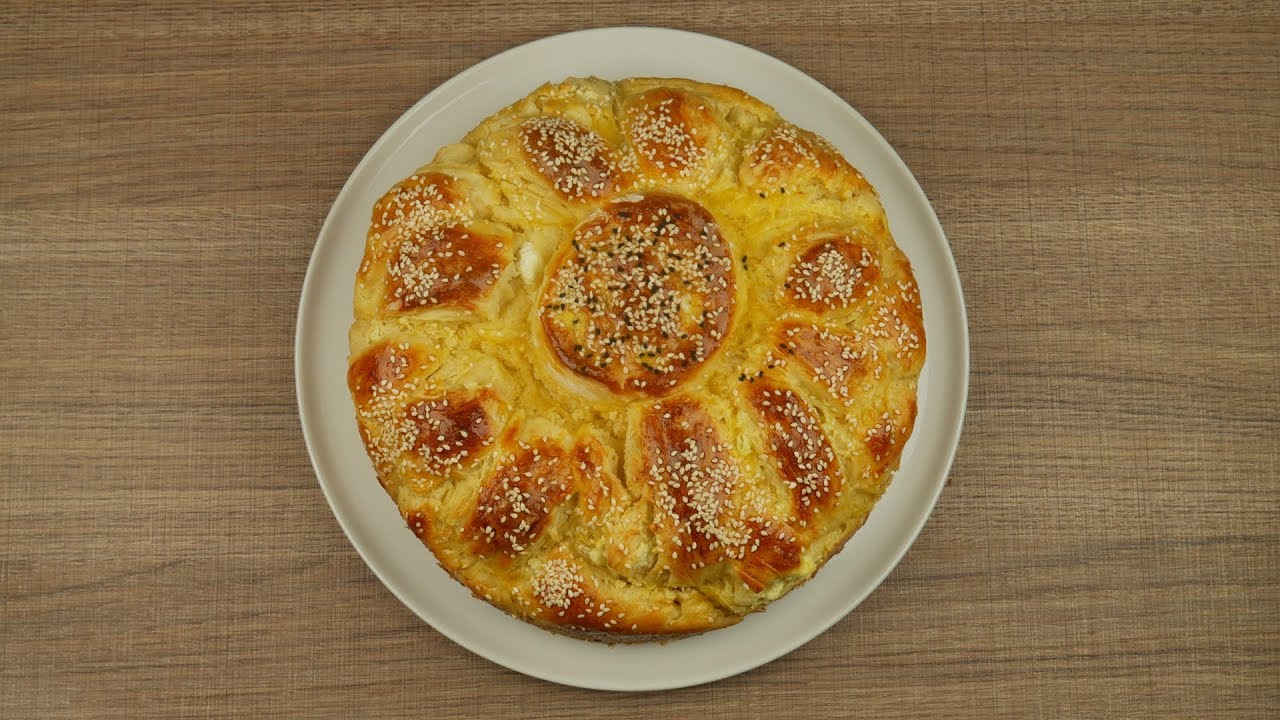 Αφράτη τυρόπιτα φόρμας με ζύμη γιαουρτιού   Fluffy cheese pie with yoghourt crust