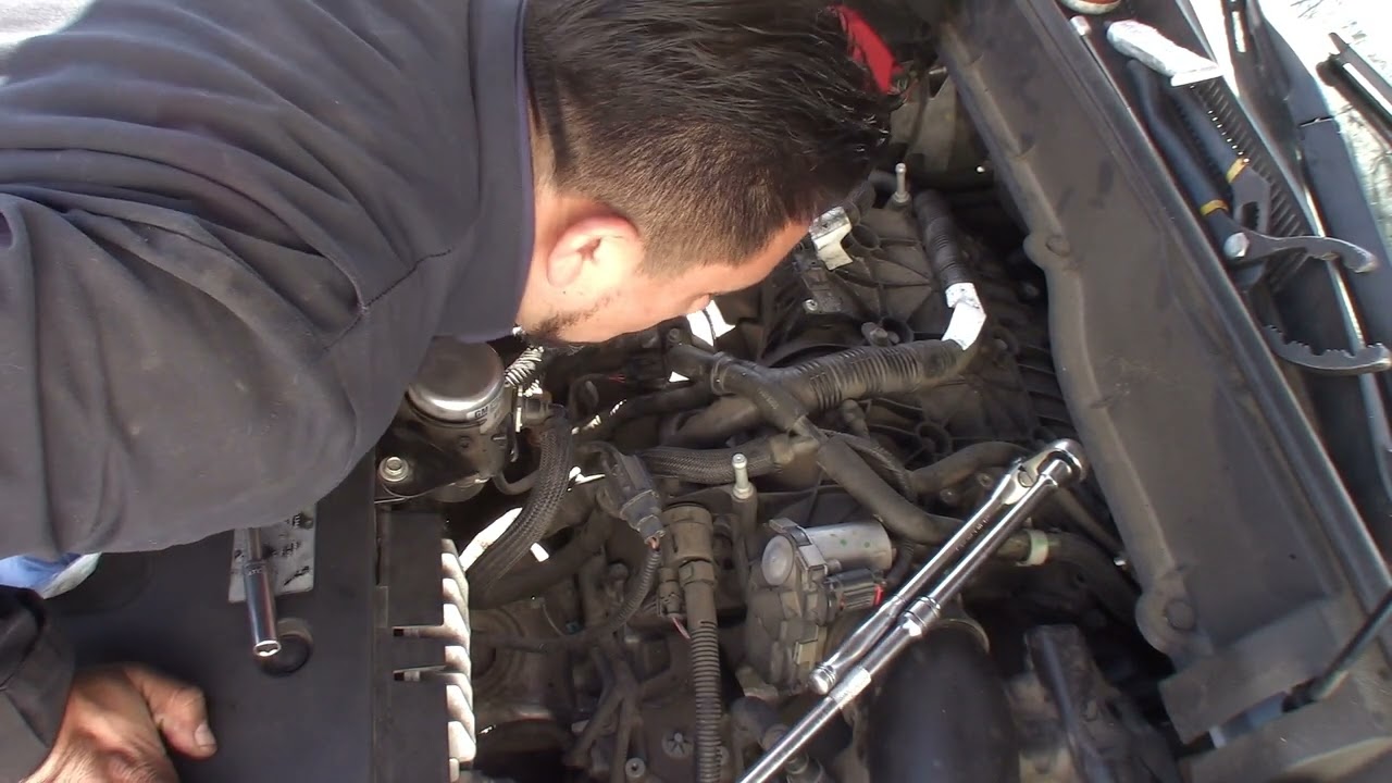Замена свечей зажигания Chevy Traverse 2015 года