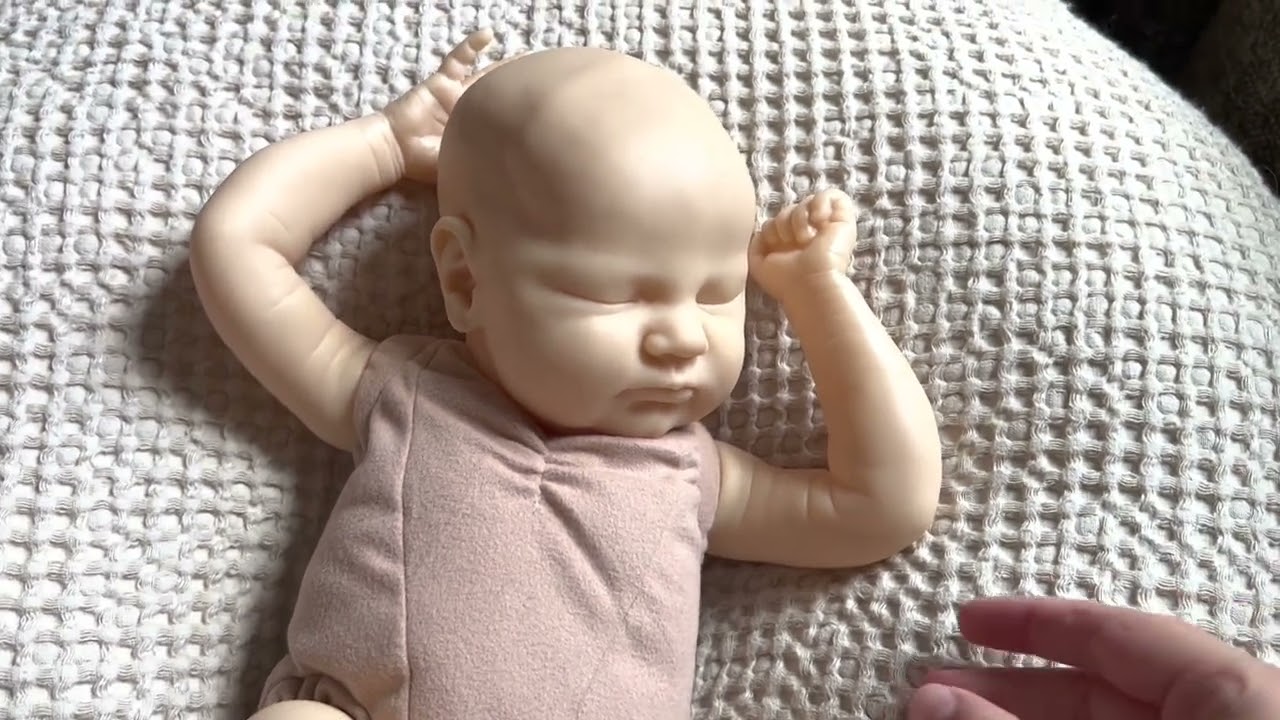 Reborn Kit Overview & Sculpt Comparison: Quinlyn by Adrie Stoete and Bonnie Brown