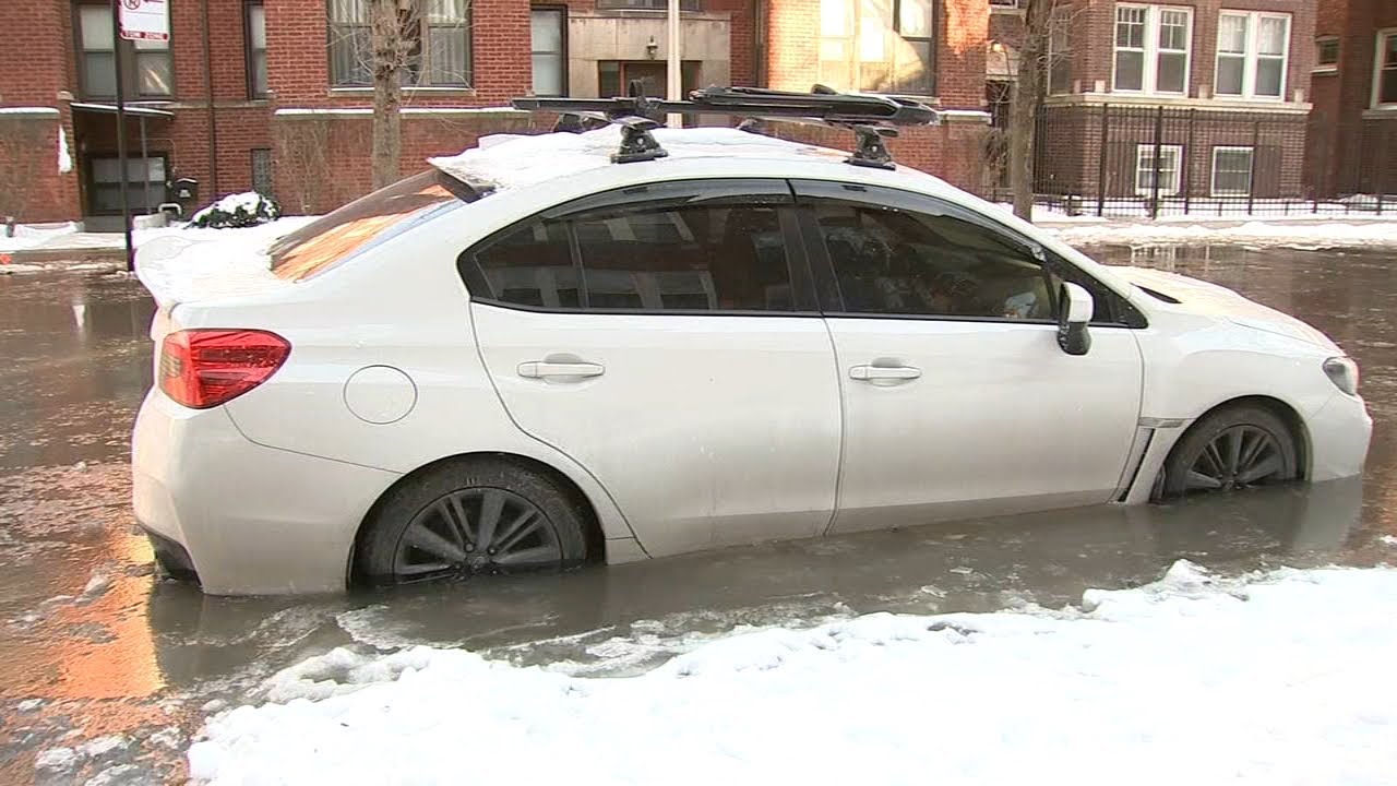 Chicago water line break causes flooding, freezing amid freezing temps