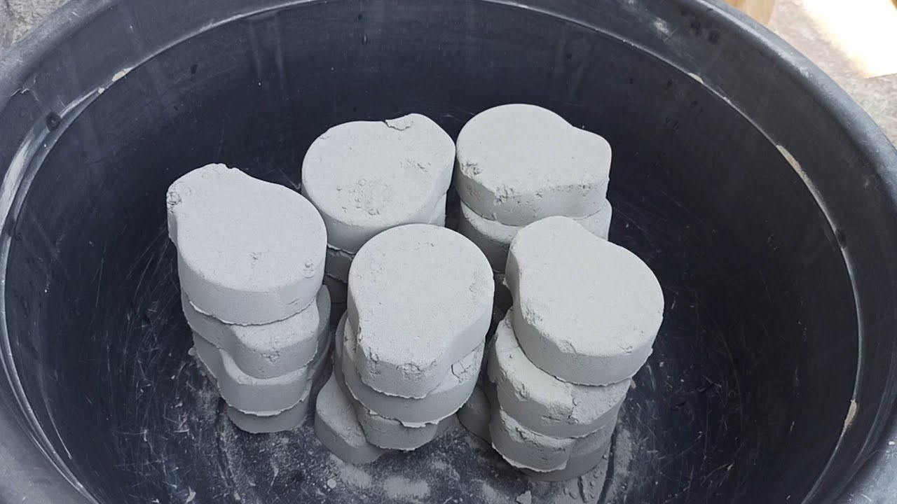 Pure cement crumbling dry & 💦 #cementdirtlover #purecement #reddirt #sandcement #asmr #bts