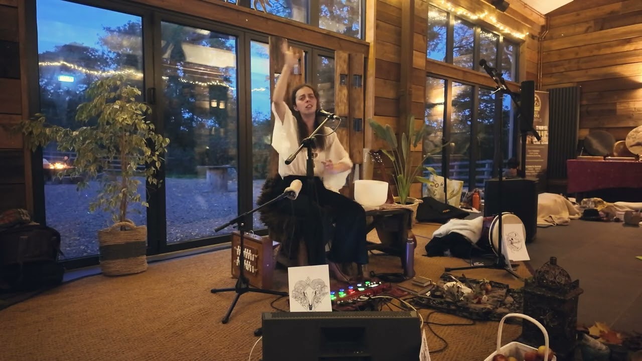 Aria Delyth Sound Journey at the Autumn Alignment Retreat - Channelled Vocals, Flute and Poetry