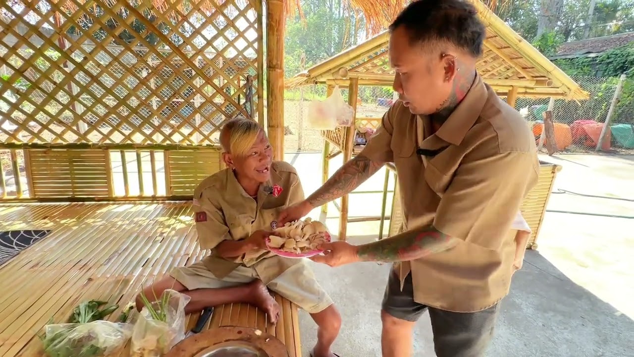 EP.2 #ต้มยำฮ้วนไข่ (ไข่ไก่ปู้)#เชฟเสมจัดให้ต้มยำฮ้วนไข่ลุงชัยอยากกิ๋น หลังจากนี้นั่งเฝ้าไก่ปู้วันค่ำ