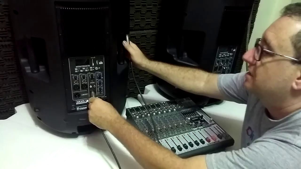 Ligação de caixas ativas e mesa de som