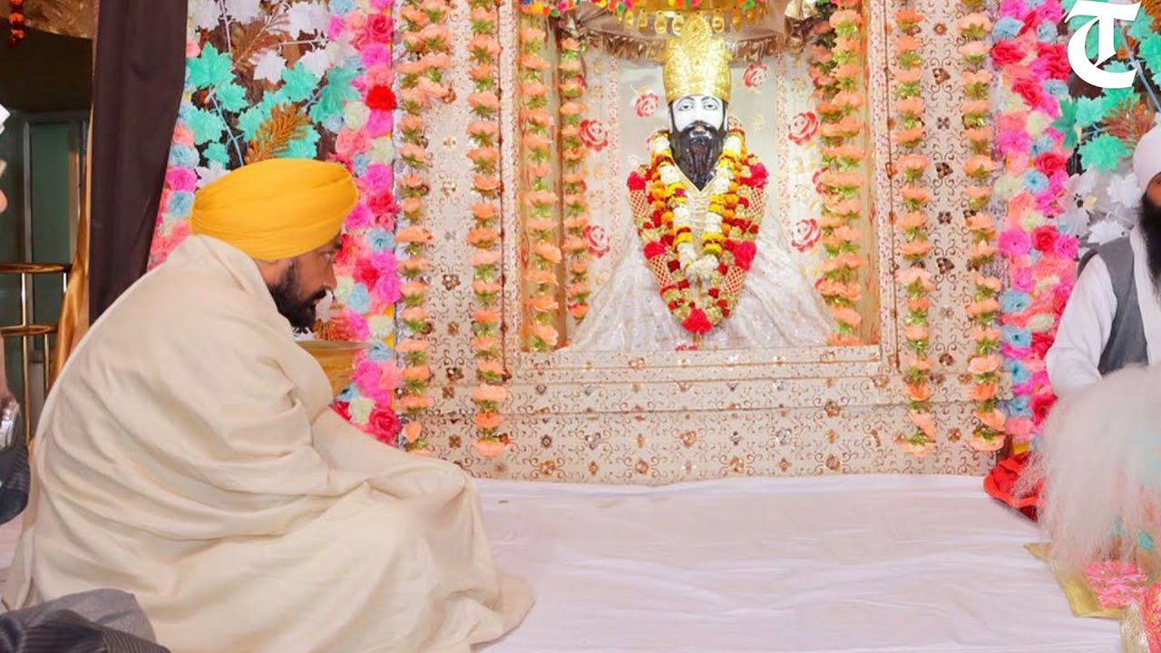 Varanasi: Punjab CM Channi offers prayers at Guru Ravidas Janam Asthan temple in Seer Govardhanpur
