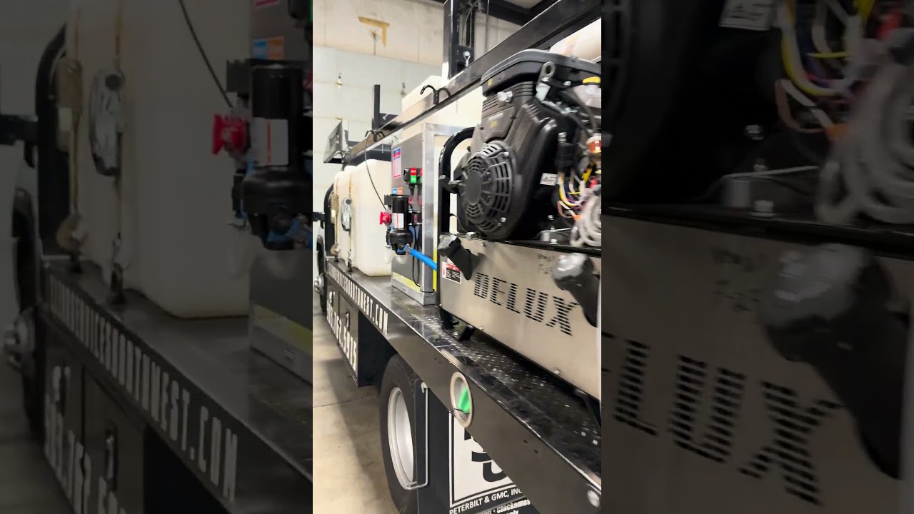 Мы добавили небольшую систему мягкой мойки к этому коммерческому грузовику с бортовой платформой ...