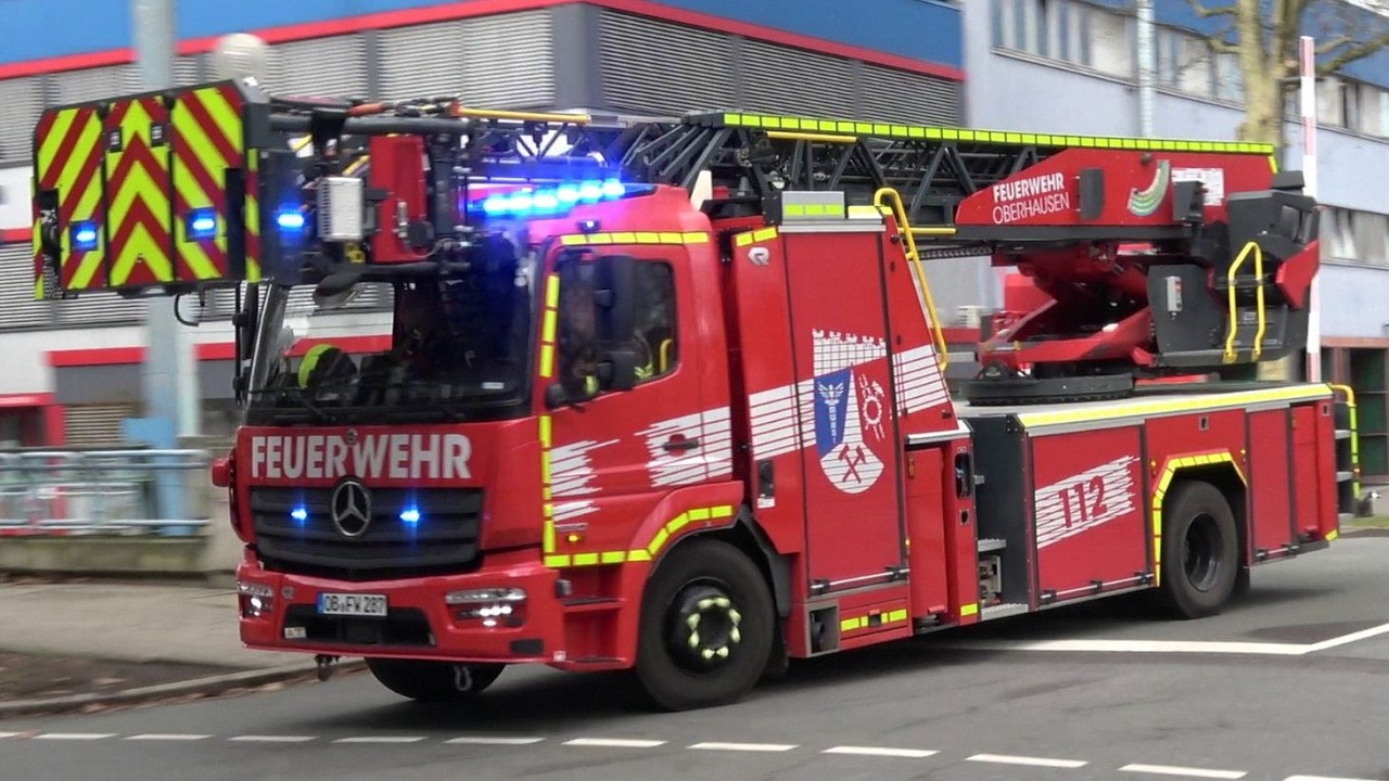 [NEUE DREHLEITER | GROßEINSÄTZE und MEHR!] Feuerwehr OBERHAUSEN | EINSATZFAHRTEN - Feuerwache 1