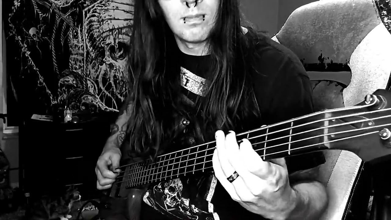 Rage Against The Machine - Killing in the name of (Bass Cover)