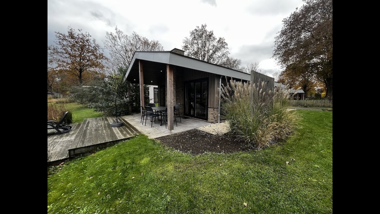 Hackfort Luifel chalet aan het water op EuroParcs Kaatsheuvel te koop!