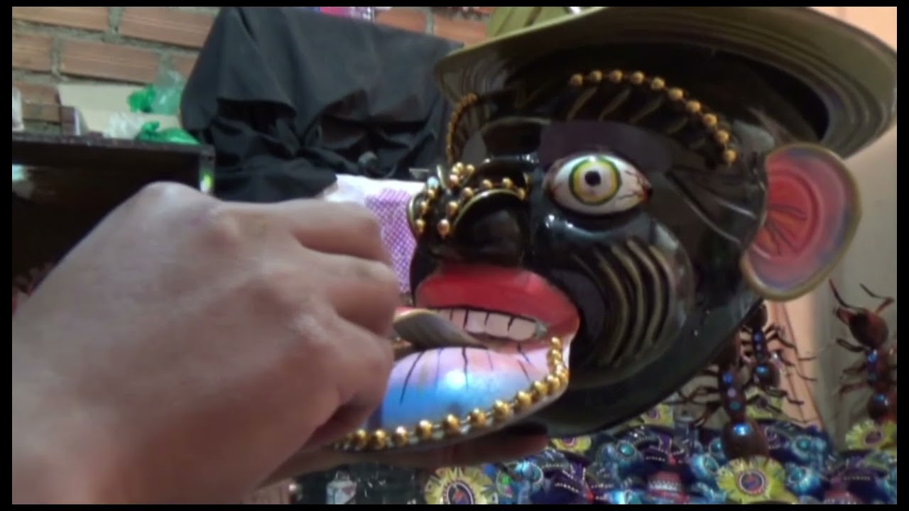 MÍTICAS CARETAS CREAN ESPECTACULARIDAD EN EL CARNAVAL DE ORURO