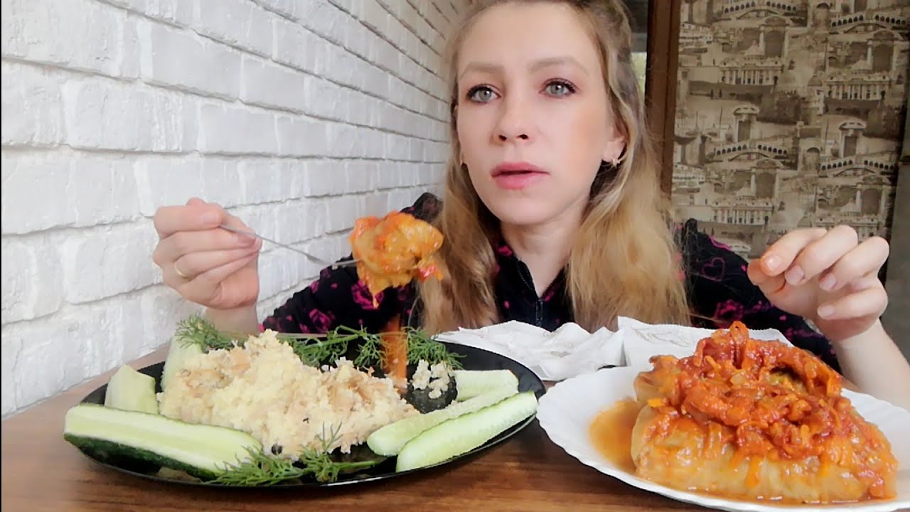 мукбанг пшенная каша с тушёнкой// и домашние голубцы//опять заболели 🥺