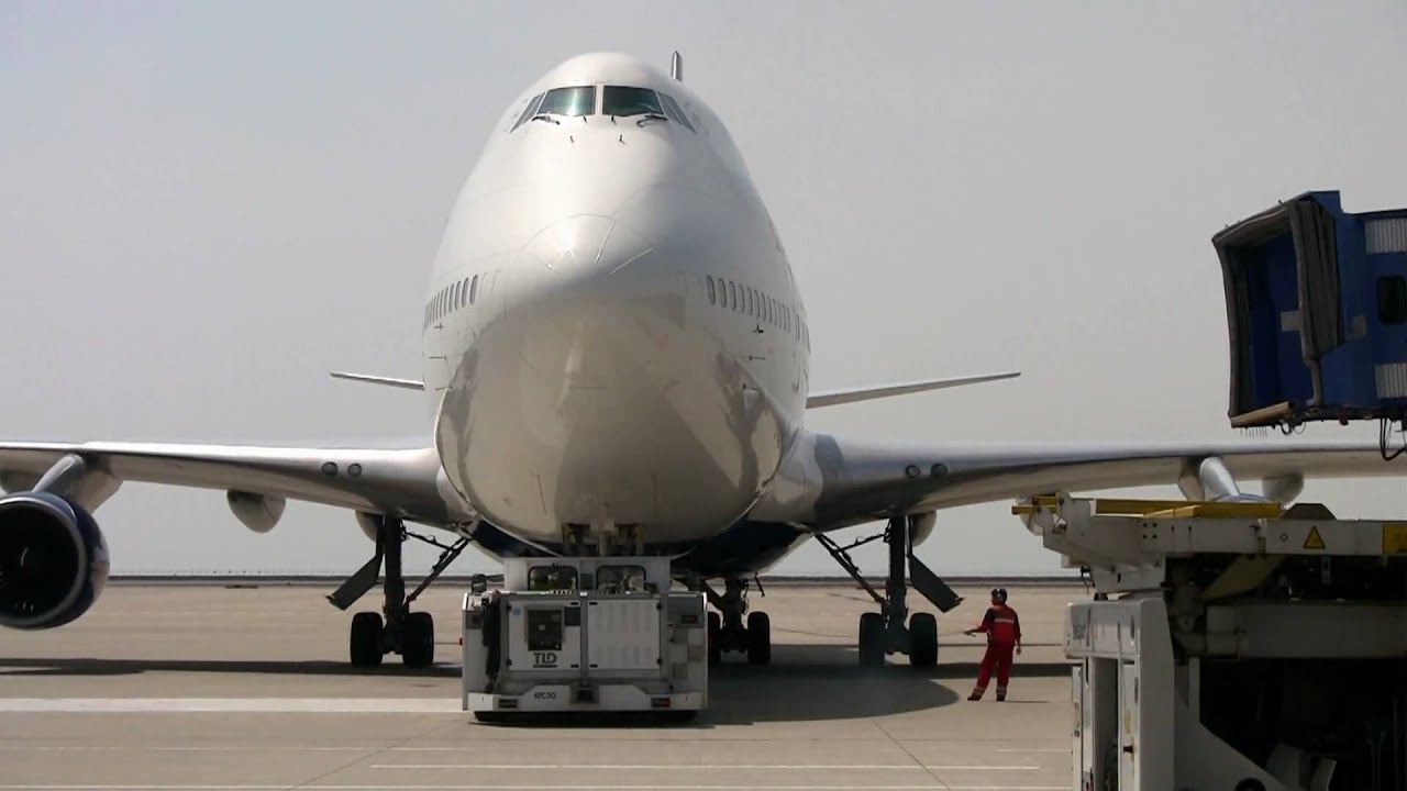 Delta Airlines  Boeing 747-400 Landing & Push back at Nagoya