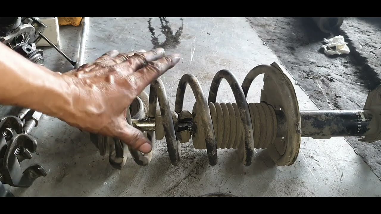 Toyota avanza .shock assembly with shock mounting replace.