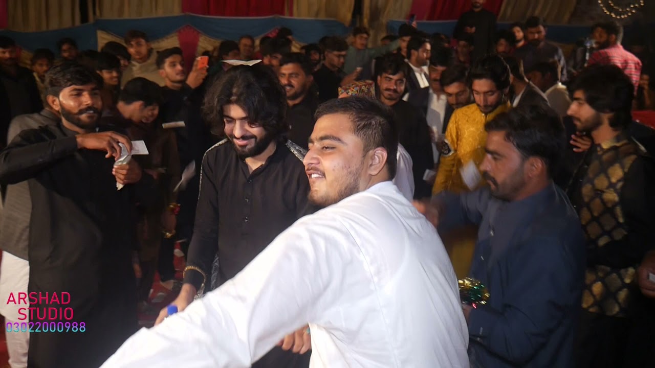 Zeeshan rokhri Raqs karte hue