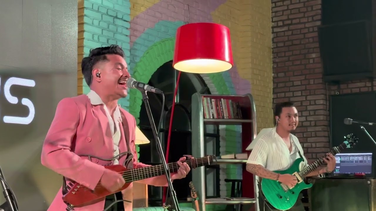 Jhari ra Timro Saath Live - Pariwartan Band At Supper Club