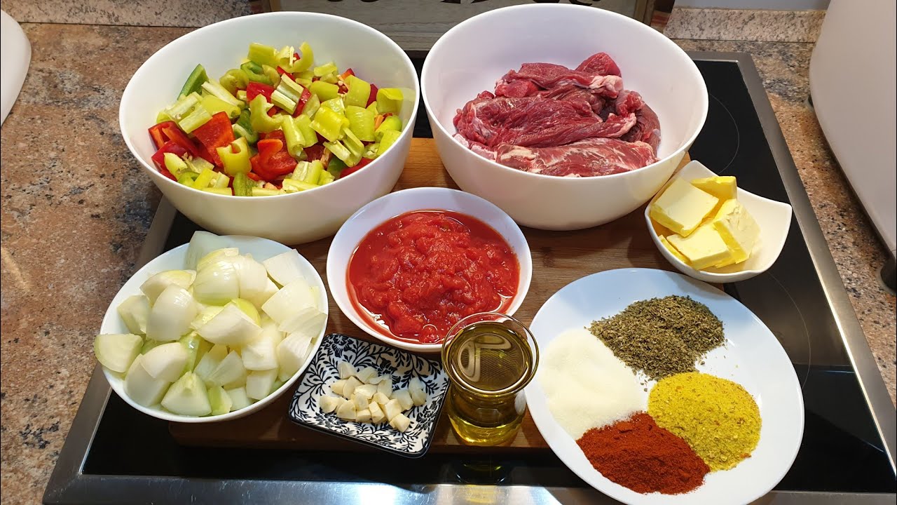 Gjyveq me Mish vi&ccedil;i ne Tepsi me shum&euml; shije,Drek&euml; e leht&euml; ne Pergaditje ,Mishi shum&euml; i but&euml; behet 👌👌