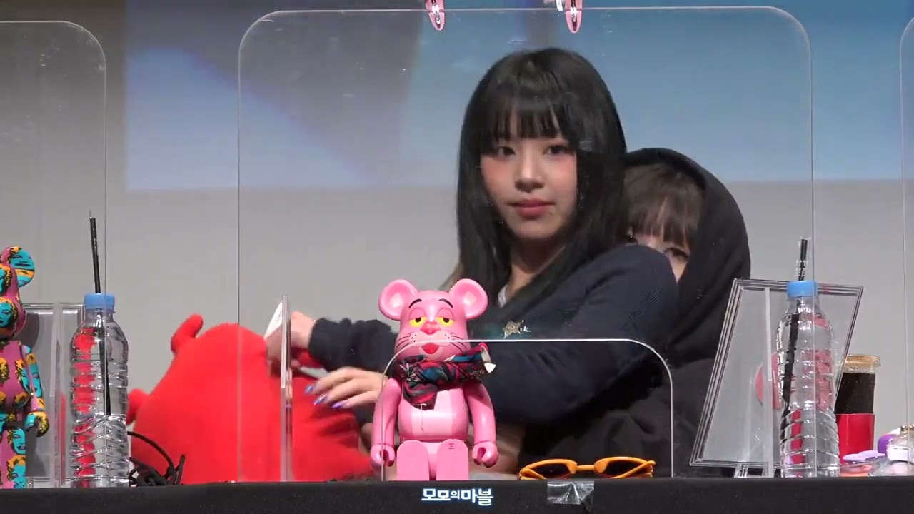 Chaeyoung sitting on Momo's lap and Dahyun getting jealous😂 at first Twice fanmeeting after 3 year!!