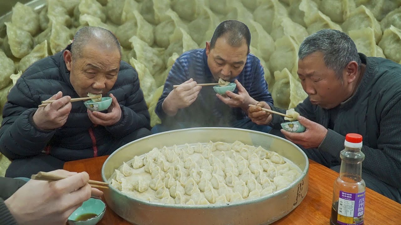 【食味阿远】阿远老妈第一次做羊肉蒸饺，烧大气下锅蒸15分，大伯：比饭馆好吃 | Lamb Steamed Dumplings | Shi Wei A Yuan