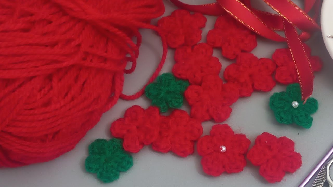 Mini flores con perlas #navidadcrochet #crochet #normaysustejidos 