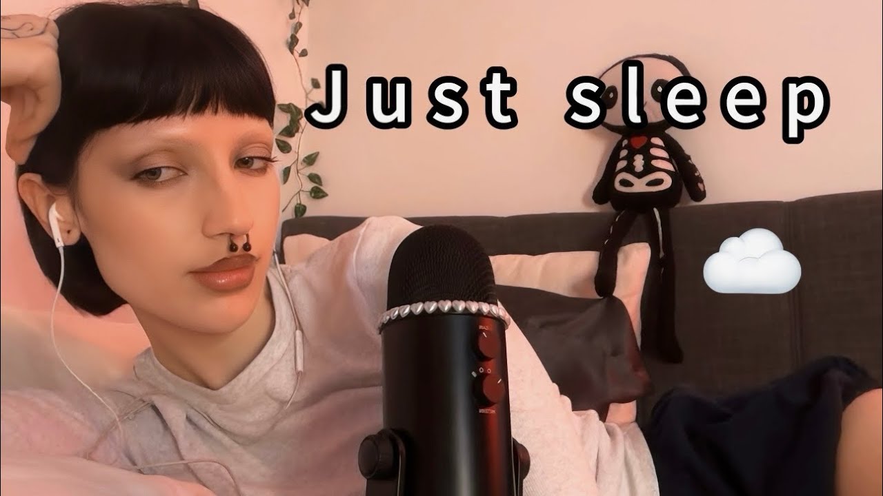 French girl Read you to Bed ASMR (clicky mouth sounds)