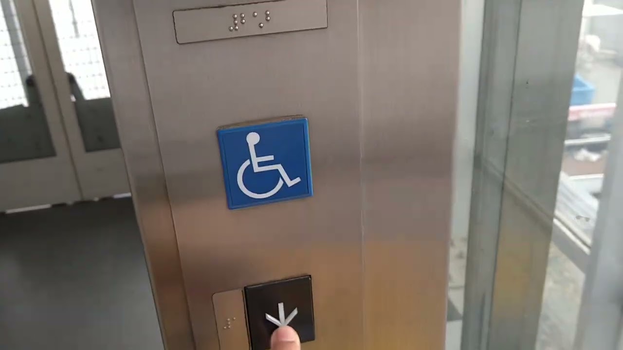 雀宮駅のエレベータ