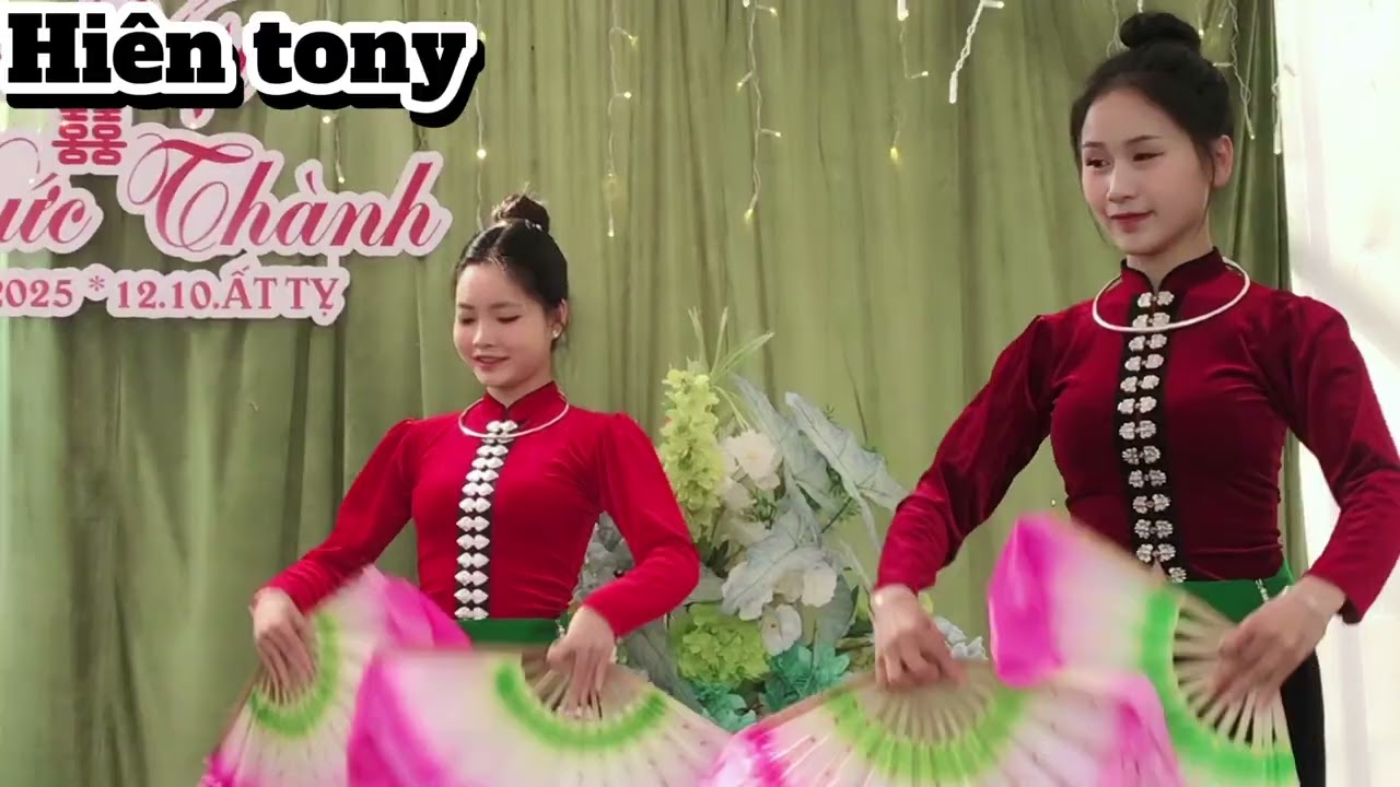 Mùa cưới là đôi chứ ai 