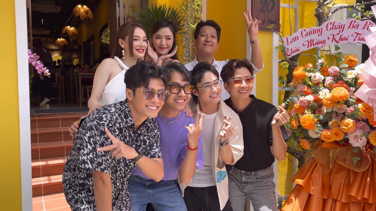 Ngô Kiến Huy bị Trường Giang chọc ghẹo, Cris Phan, Gin Tuấn Kiệt đến mừng khai trương quán Mười Khó