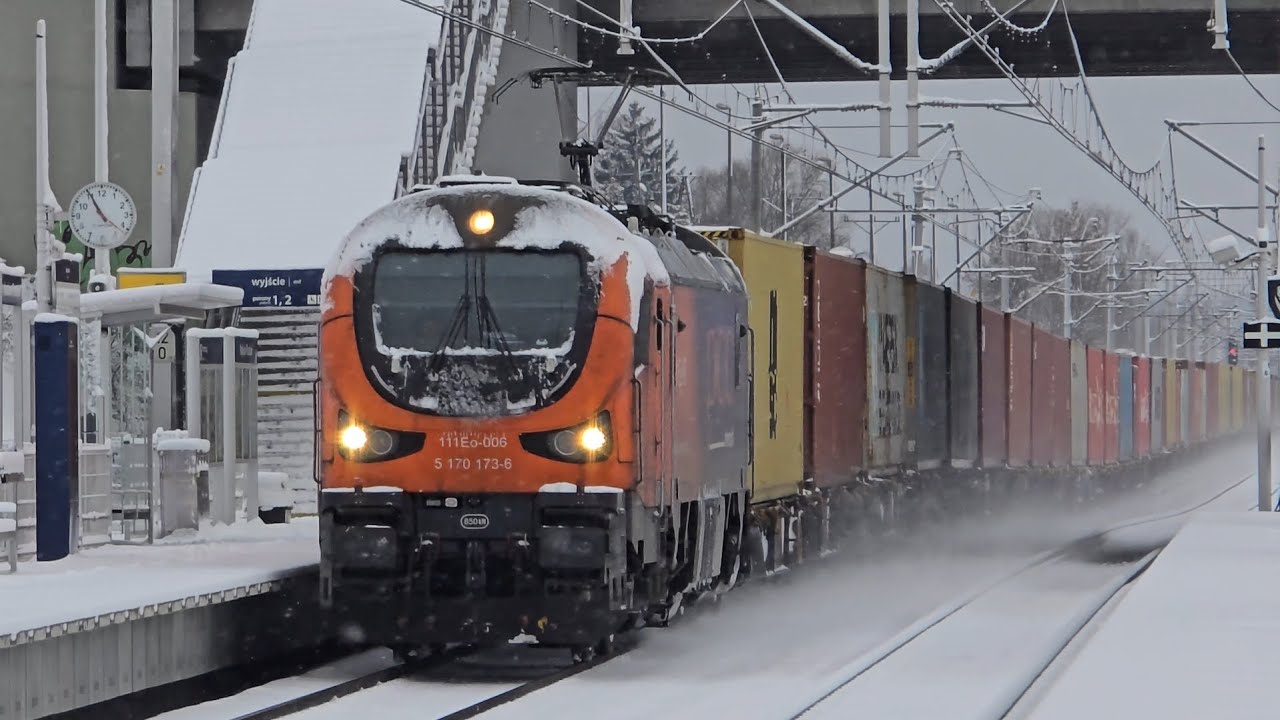 Dwa szybkie przeloty towarów przez Piastów.