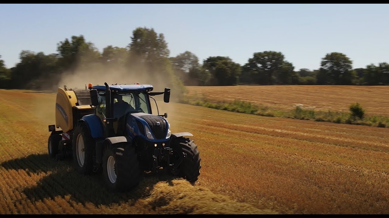 Baling straw | Pressing | New Holland T7.230 & New Holland Roll-Belt 180 CropCutter