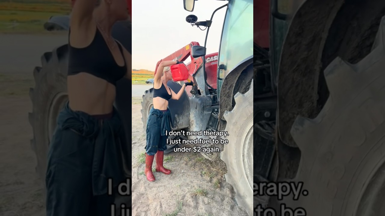 MODERN COW FARM & TRACTOR GIRL👩&zwj;🌾.