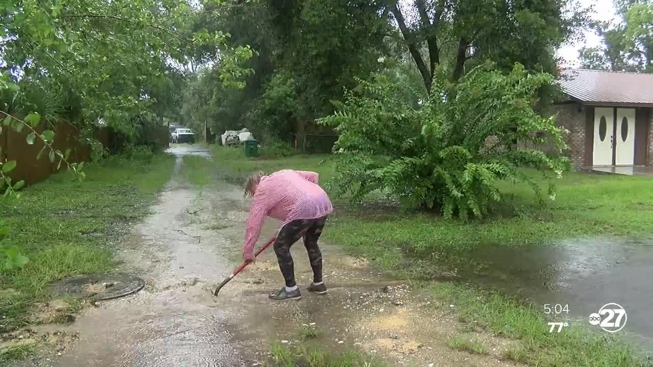 Franklin County residents work to limit damage from flooding caused by Sally