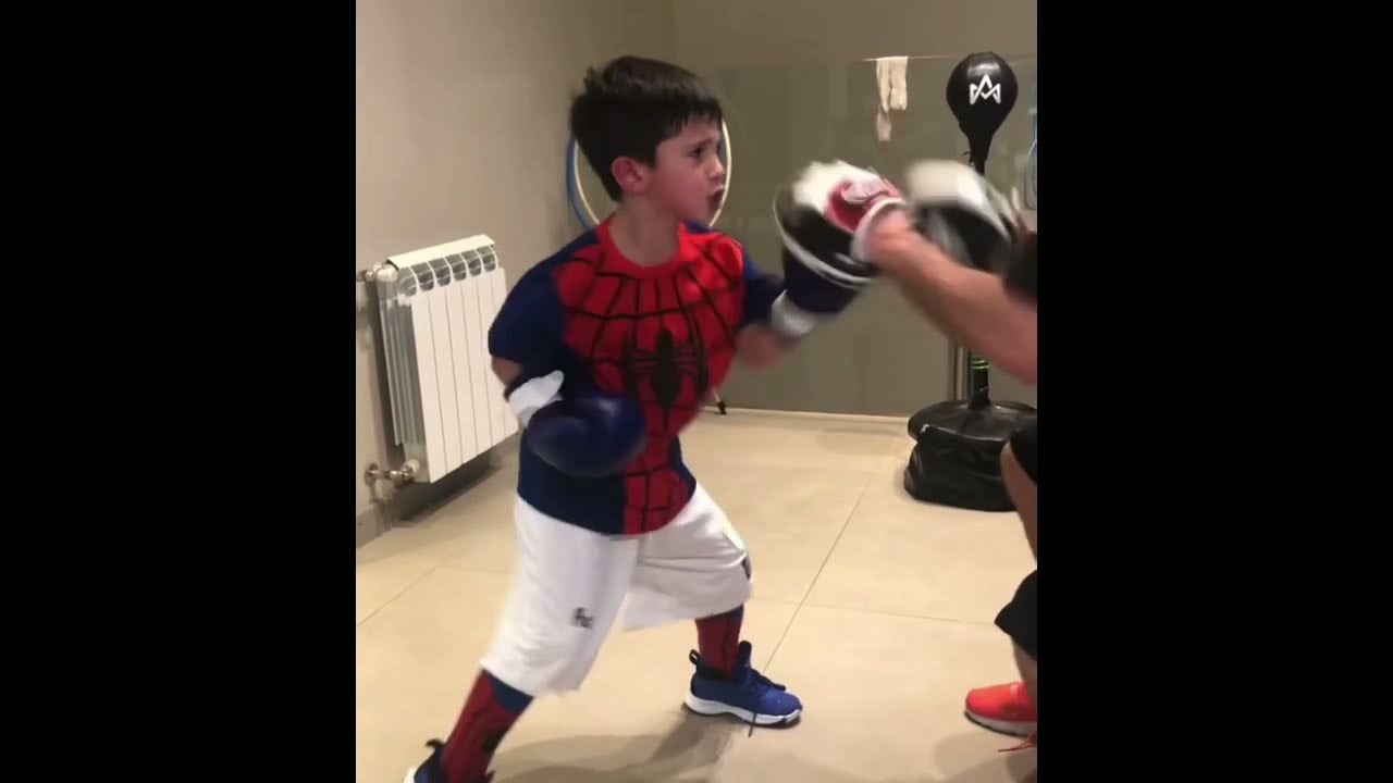 WOW 5yo kid Ciro from Argentina got some serious boxing skills! | Esnews