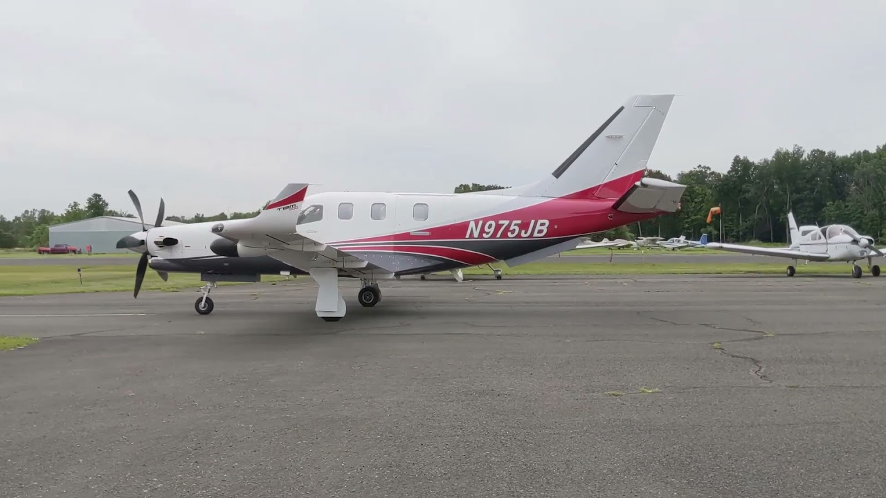 Daher TBM 930 up close landing  rw 30 + taxi, KSMQ 8/2/21