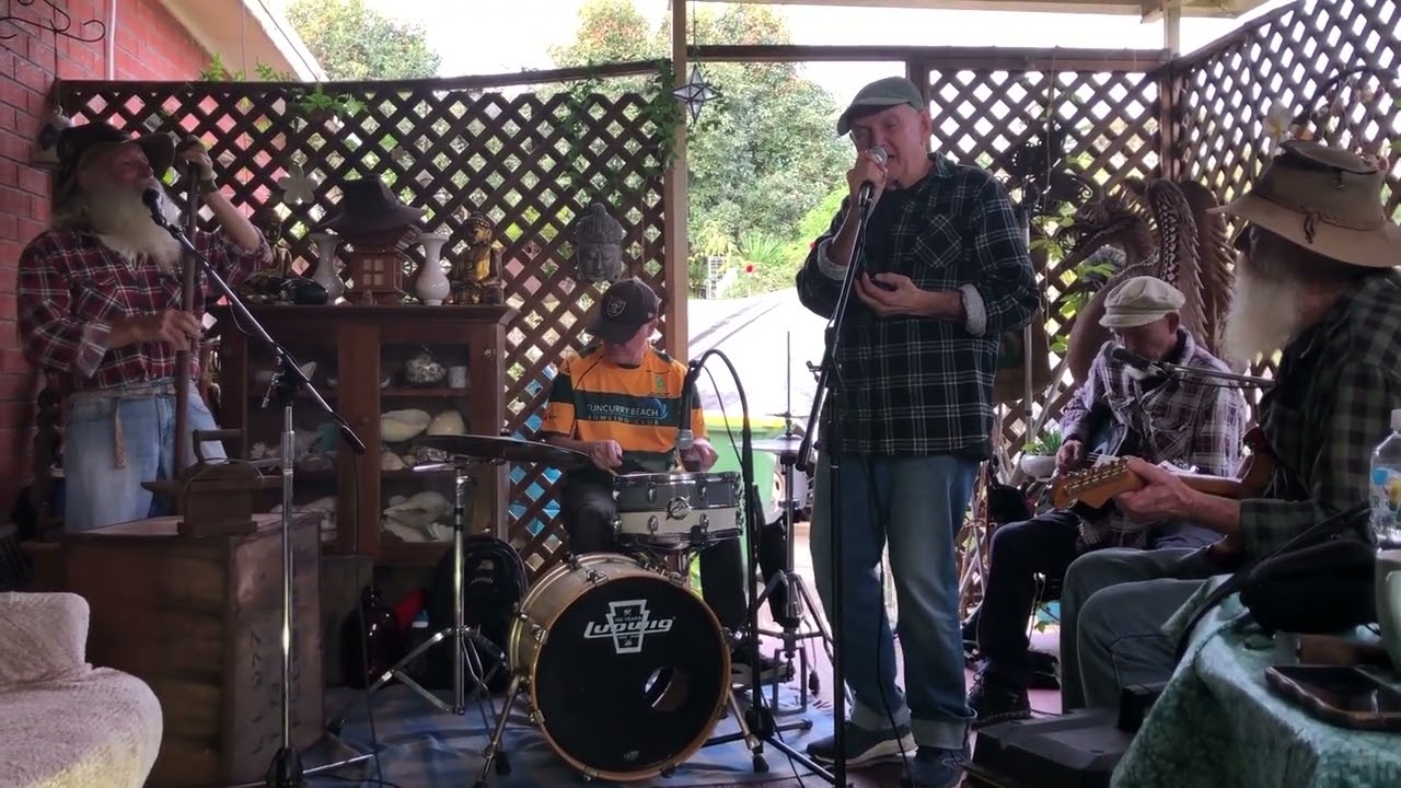 Route 66 [Chuck Berry] by The Possum Scratchers , vid Juliette Lane