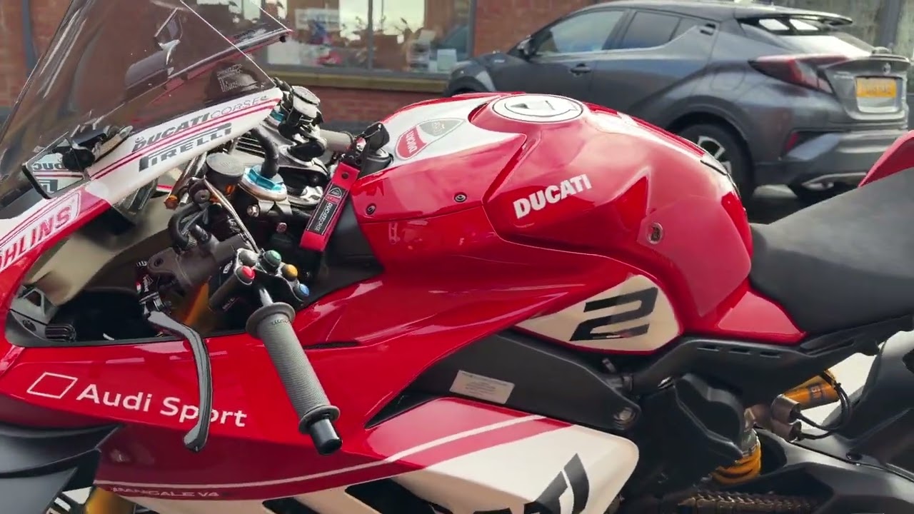 Ducati Panigale V4S 2021 Red 2,211 Miles 19425