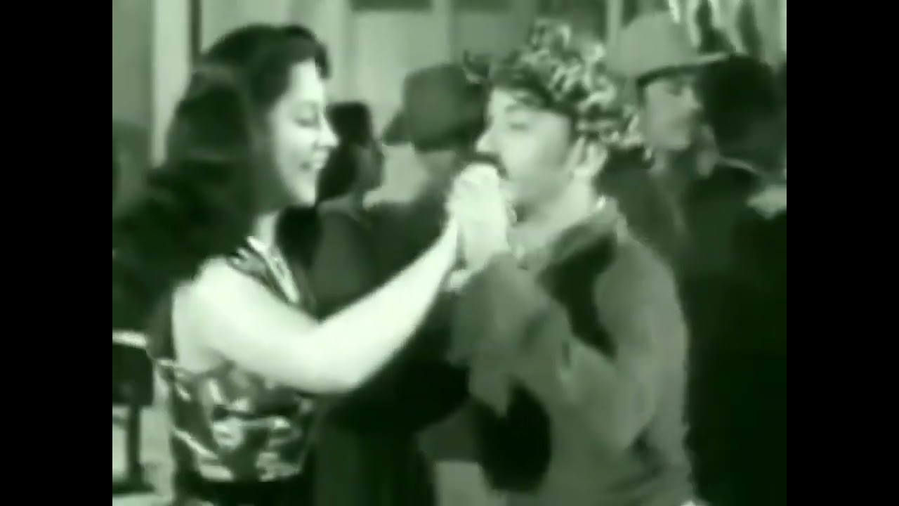 CANTINFLAS  BAILANDO  LA CUMBIA DE LOS PAJARITOS.