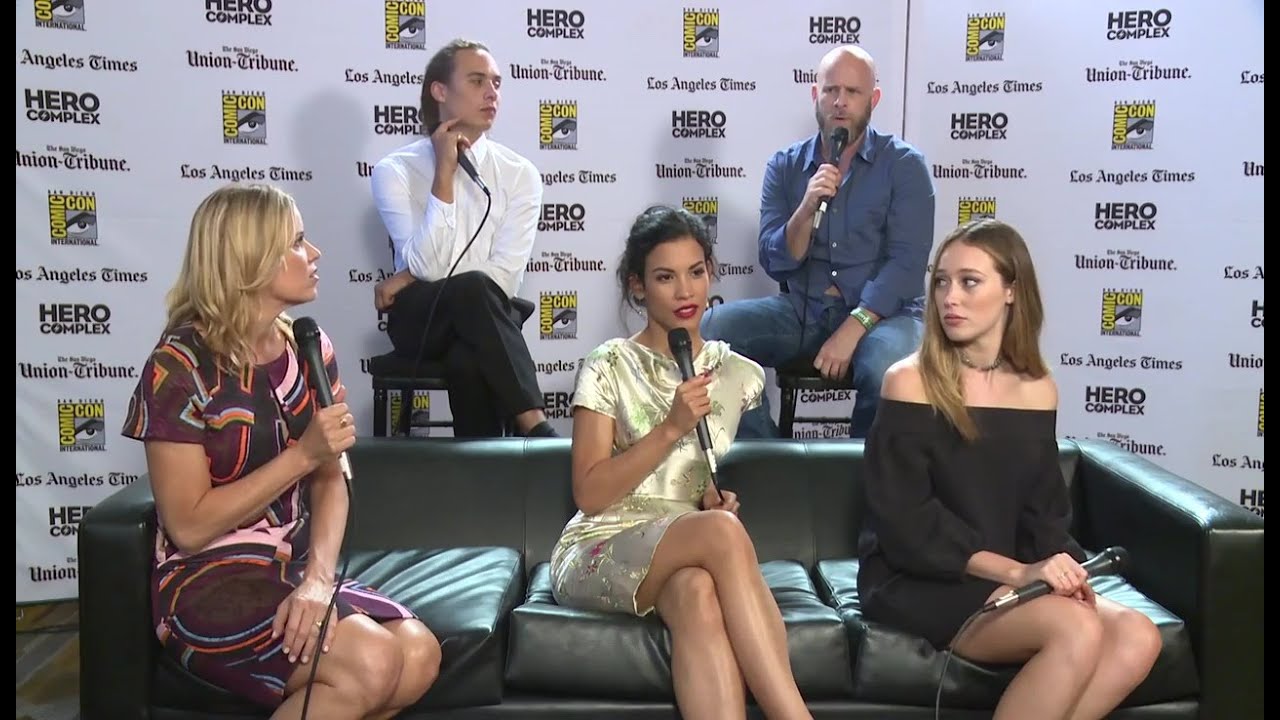Los Angeles Times - SDCC 2016: ‘Fear The Walking Dead’ Cast Interview