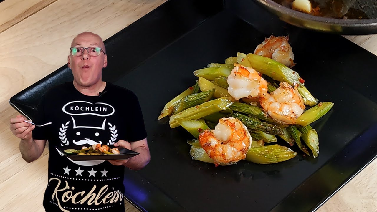 Grüner Spargel mit Chili in der Pfanne gebraten! Ein köstliches Rezept, gesehen bei @CALLEkocht - Omas Rezepte
